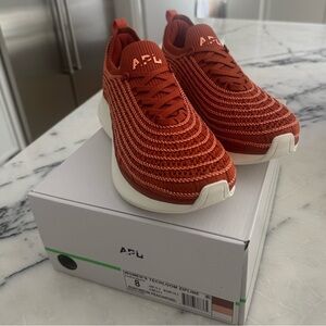NWT APL Zipline rust/neon peach/pixel size 8 women’s